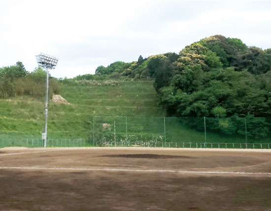 室内だけではなく、外でも思いっきり練習できます。